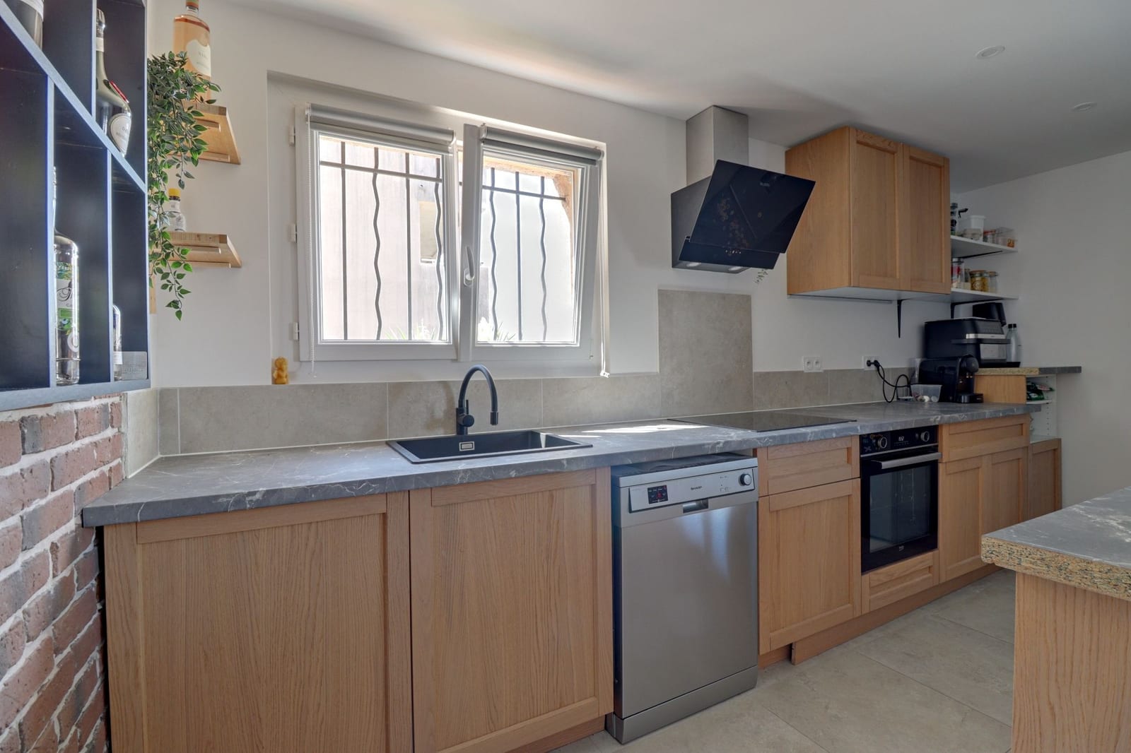 Photo 2 : T3 entièrement rénové avec balcon et vue dégagée